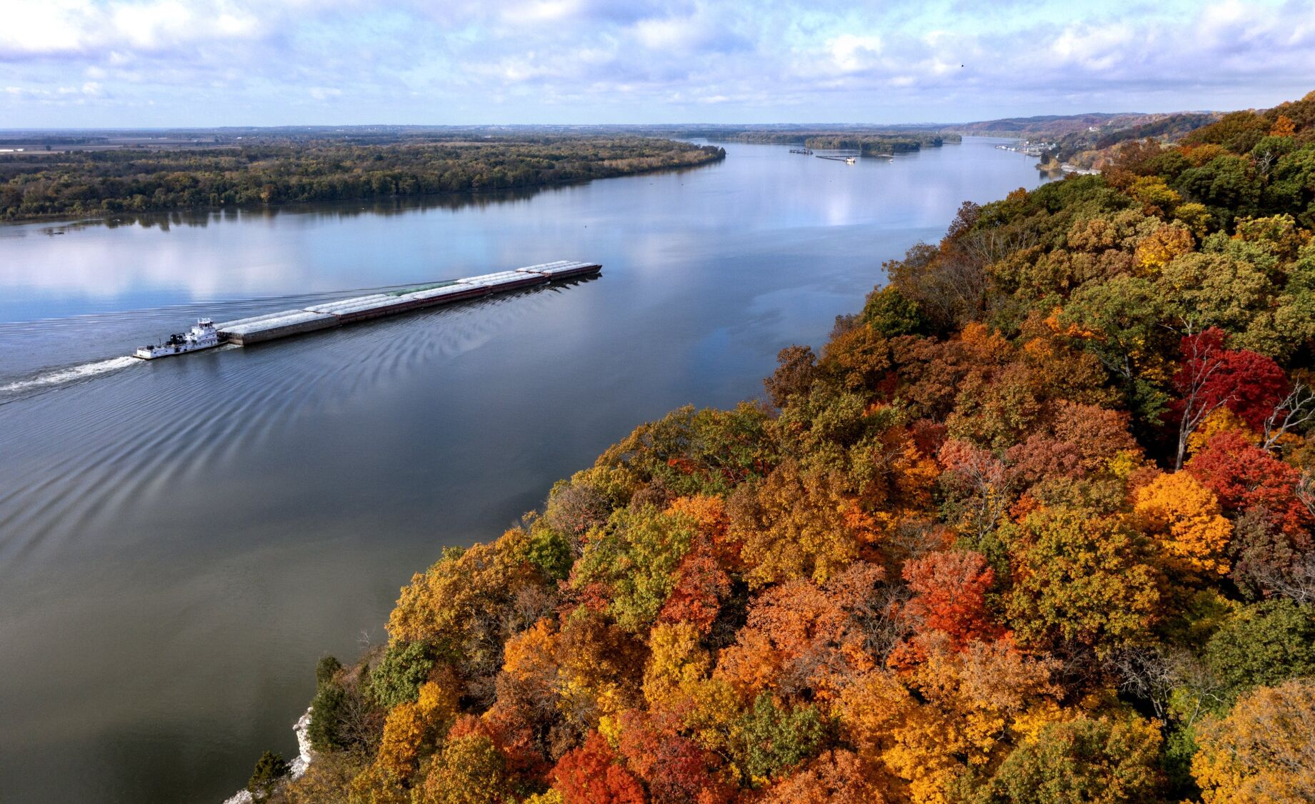 Fall colors along the River Road from Alton to Grafton